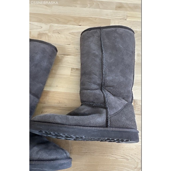 UGG Brown Classic Tall Boots in Chocolate Brown - Size 9W - Picture 7 of 9